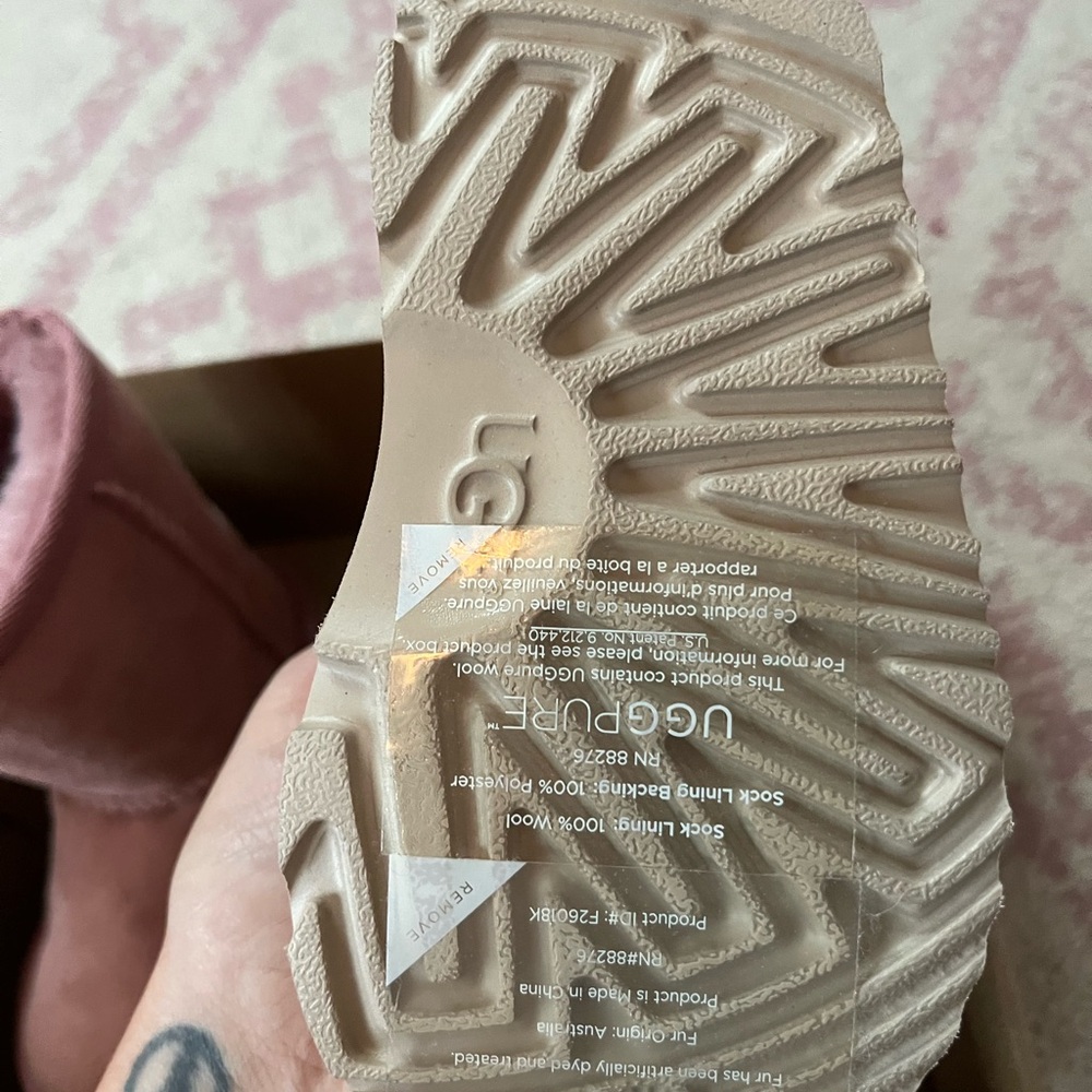 Brand new toddler size 7 pink Ugg boots